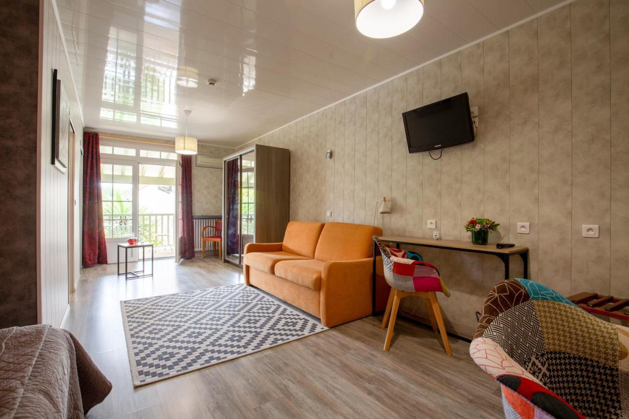 Logis Hotel Restaurant L'Essille Bassac Zewnętrze zdjęcie